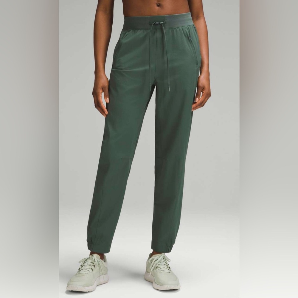 Lululemon License to Train High-Rise Pant Dark Forest Green Size 4 Zip Pockets - Picture 2 of 9